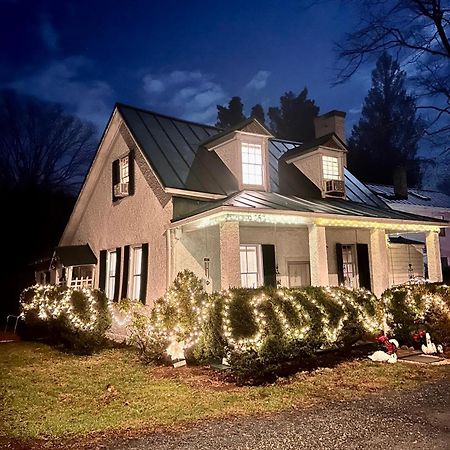 Across The Inn Entire Colonial House With Lovely Porch & Extremely Fast Wi-Fi Washington ภายนอก รูปภาพ