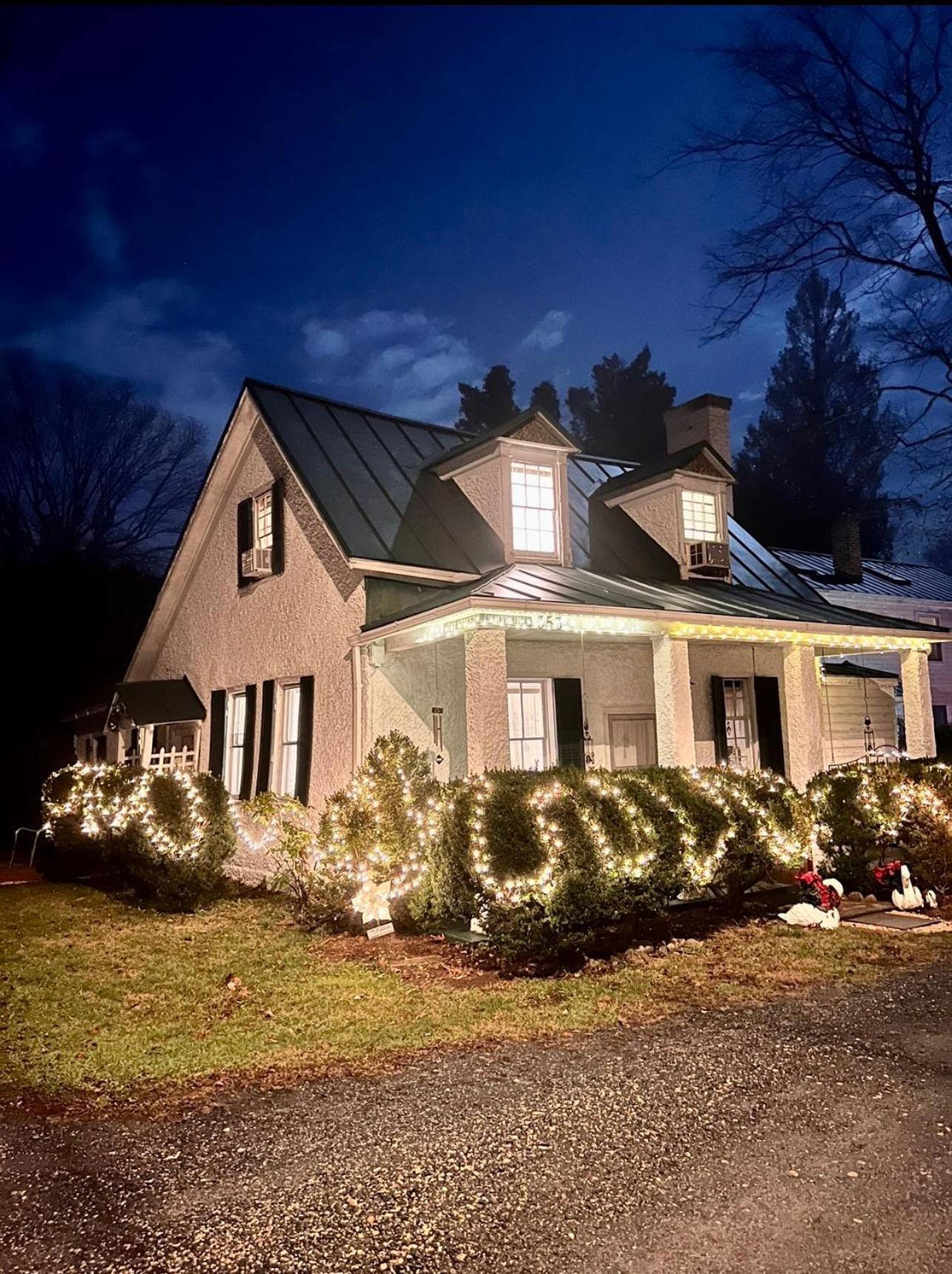Across The Inn Entire Colonial House With Lovely Porch & Extremely Fast Wi-Fi Washington ภายนอก รูปภาพ